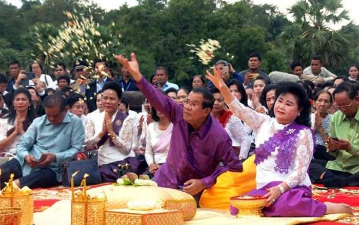 アンコールワットで国の幸福を祈る祝賀式典が開催