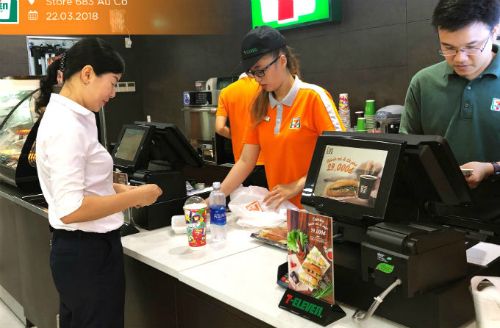 ベトナム、コンビニの閉店が相次ぐ