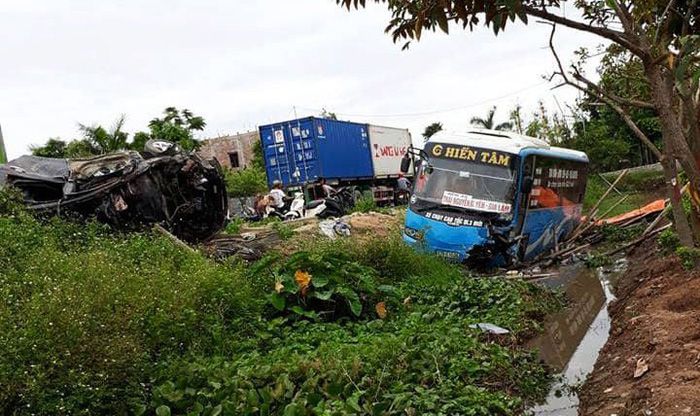 ベトナム北部、バイクと車両の衝突事故発生により2人が死亡、10人負傷