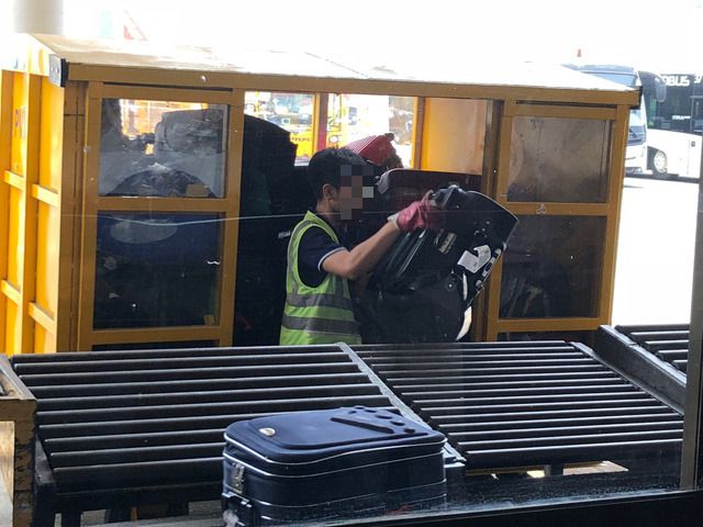 ベトジェットエア職員、乗客の手荷物を盗難で罰金科される