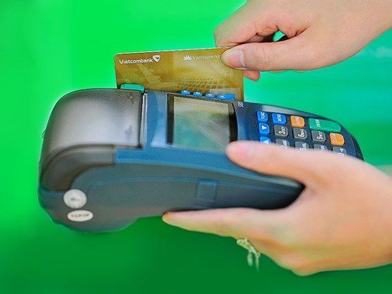 ベトナム、現金決済の削減目指す