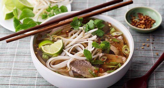 人生で一度は食べておきたい料理20選、フォー選ばれる