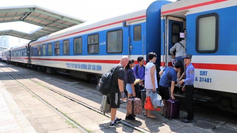 鉄道運賃、早期予約で50％割引に