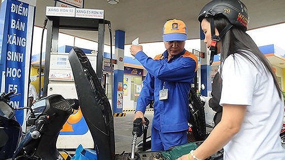 今年、ガソリン価格が急激に上昇