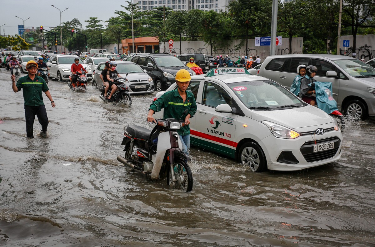 ホーチミン、洪水が起こりやすい道路の修復に約20億円