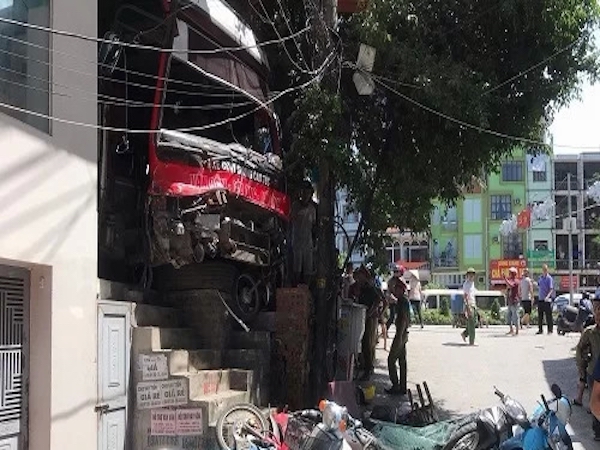 ベトナム北部で交通事故、2名死亡、2名負傷