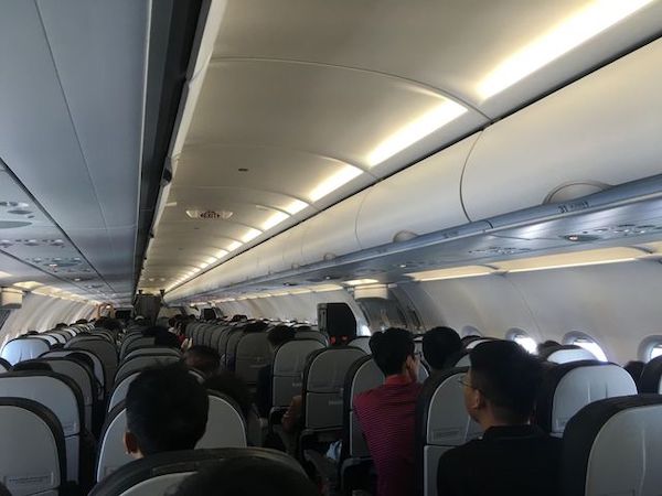機内で痴漢行為の疑い、男性客に罰金約4万円