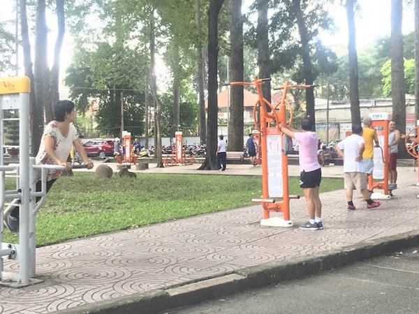 ホーチミン市のゴミ捨て場、公園に