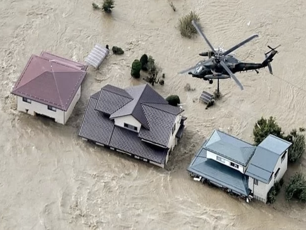 台風19号：川崎市沖で貨物船沈没、ベトナム人男性行方不明