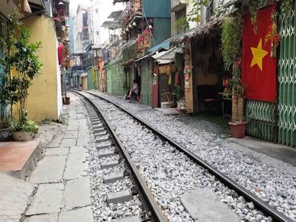 ハノイ：線路沿いのカフェ、一斉閉店へ