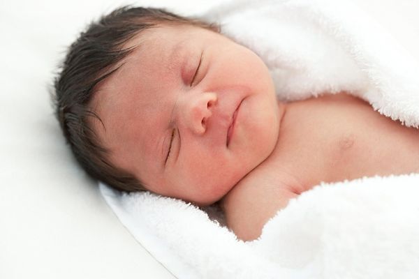  ベトナムで初めて代理出産で双子の赤ちゃんが誕生