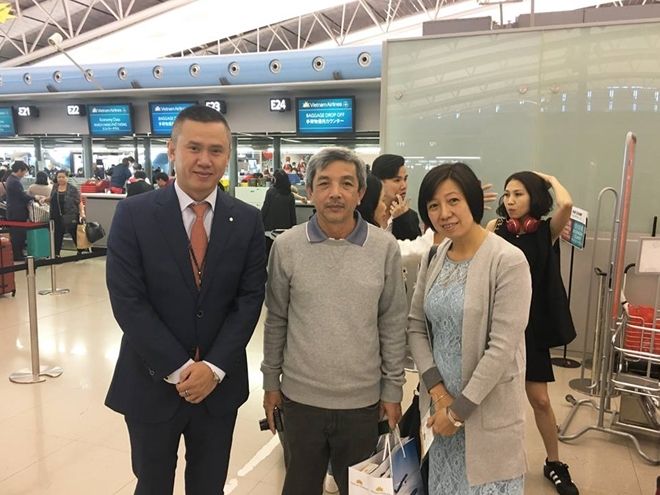 飛行機で食中毒の34人助けた医師、対応力に賞賛の声