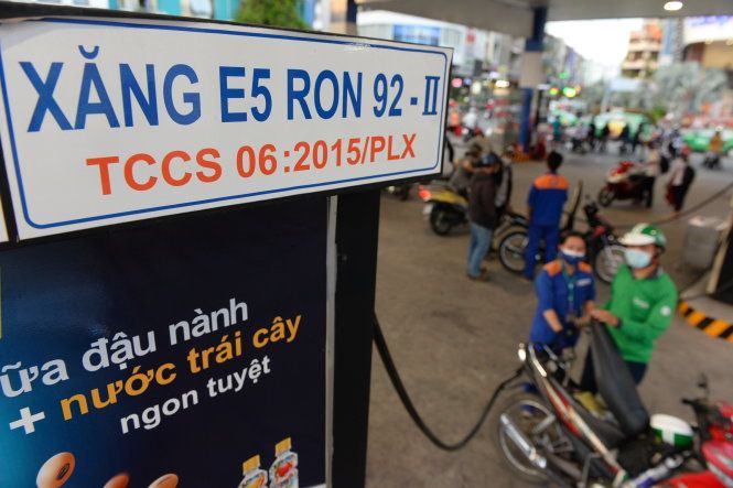 E5はレギュラーガソリンと比べ１，０００ドン/リットル安価に