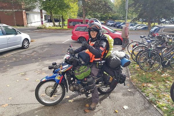 バイクに乗りながら世界一周を行っている男性が話題に