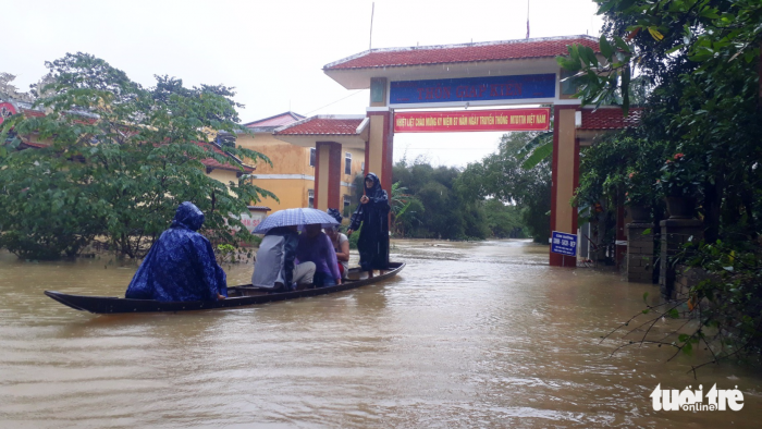 ベトナム中部、豪雨による影響で各地で洪水や地滑りが発生
