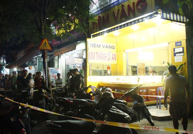 ベトナム南部、ハンマーを持った男が金屋を襲撃