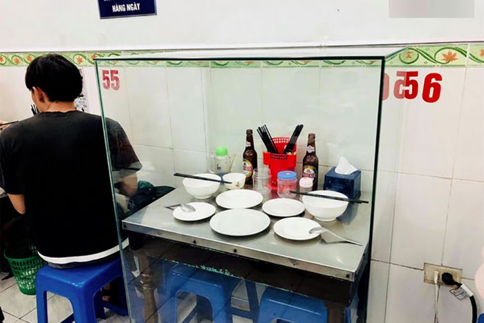 オバマ氏が使用した食器、ハノイのブンチャー店で展示