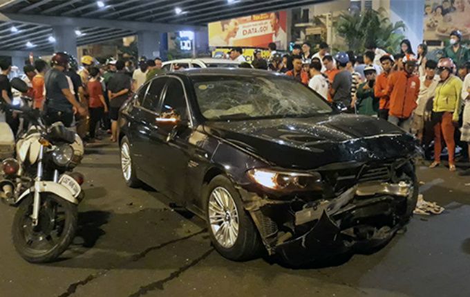 ホーチミンで飲酒運転の車がバイクに突っ込む、死傷者多数