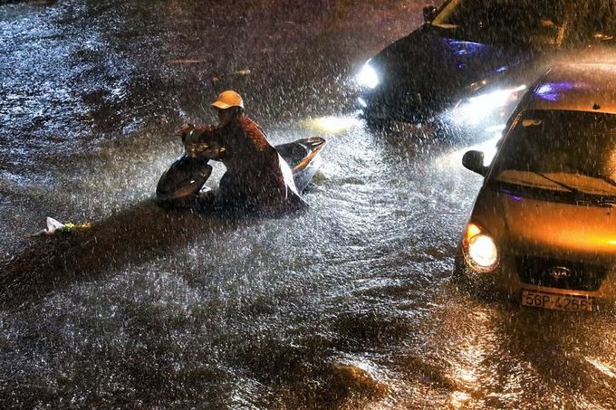 台風9号「うさぎ」上陸、住民眠れず
