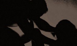 2年以上も14歳の姪を強姦、男性2人逮捕