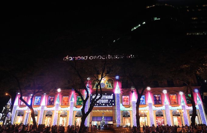 ホーチミンでクリスマスイルミネーション、新年の飾り付けも