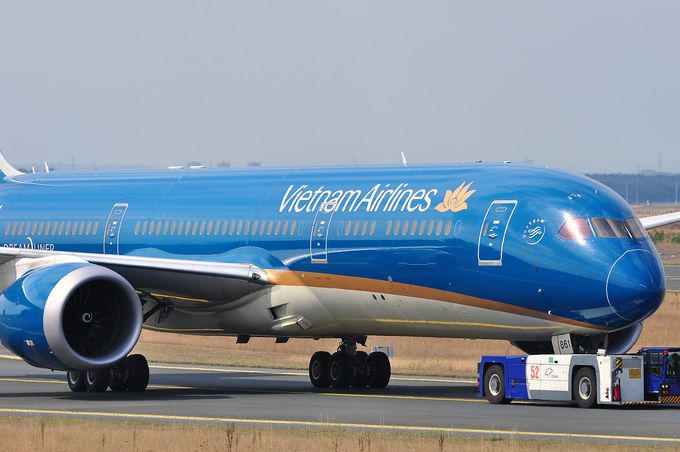 中国人男性、ベトナム航空機内で現金盗み逮捕
