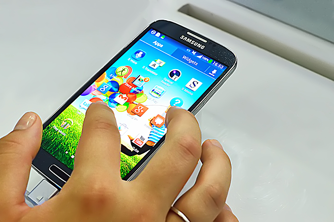 ホーチミン、携帯電話にぜいたく税課税か