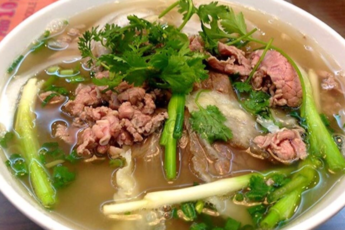 ハノイの行列フォー店「Pho So 10 Ly Quoc Su」