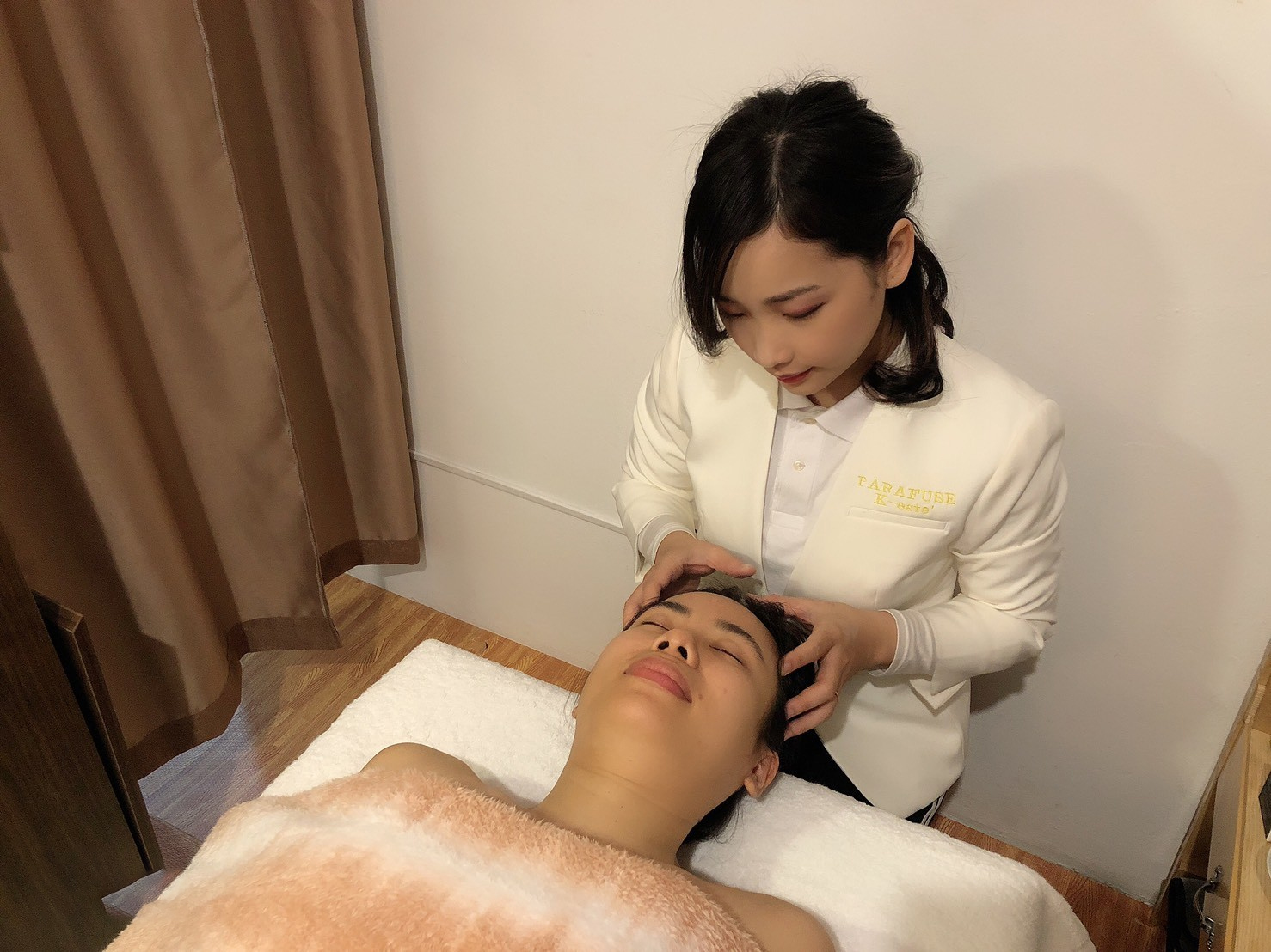 ヘアサロン「KUKAI」内の小顔矯正エステサロン