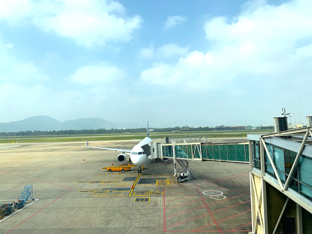 ダナン国際空港に駐機するVietravel Airlinesの機体