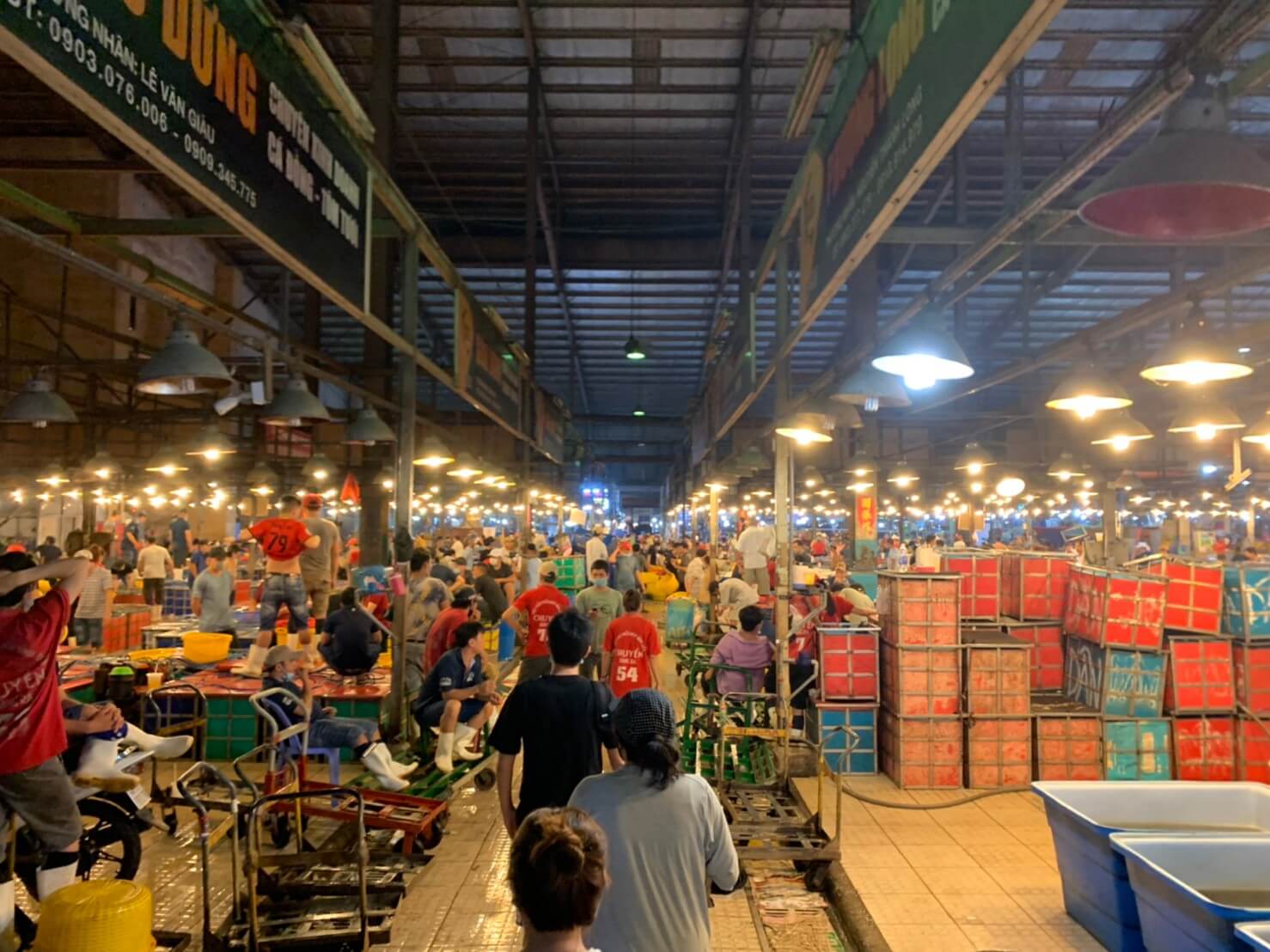 ビンディエン市場　海鮮売り場全体