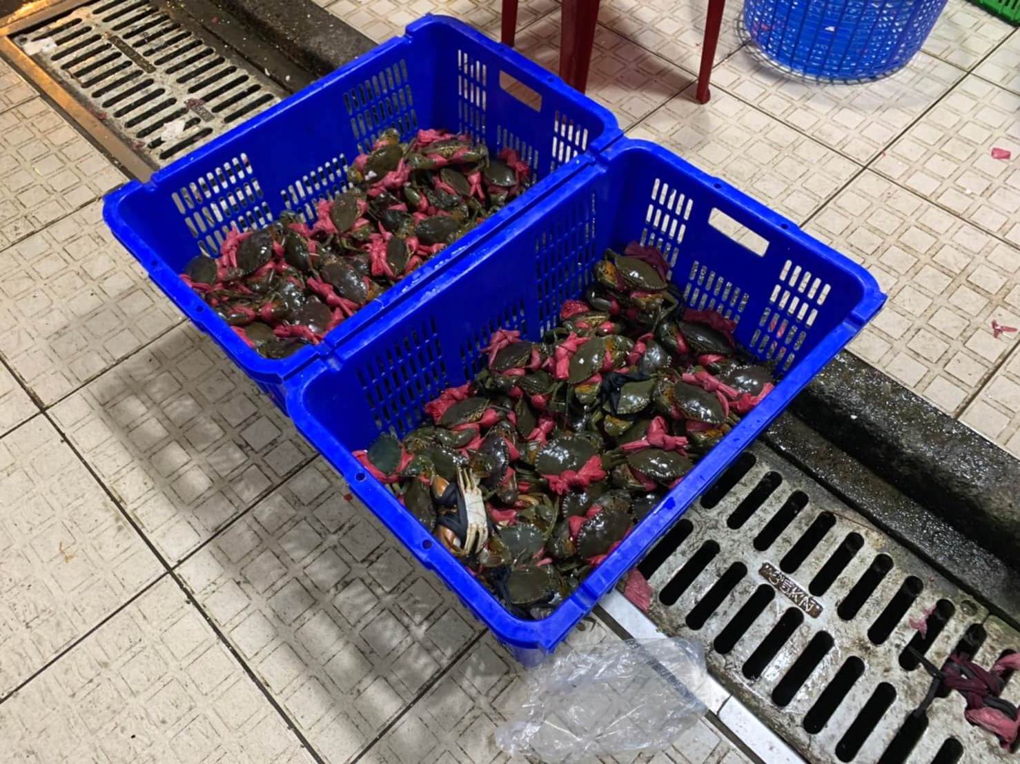 ビンディエン市場　かに