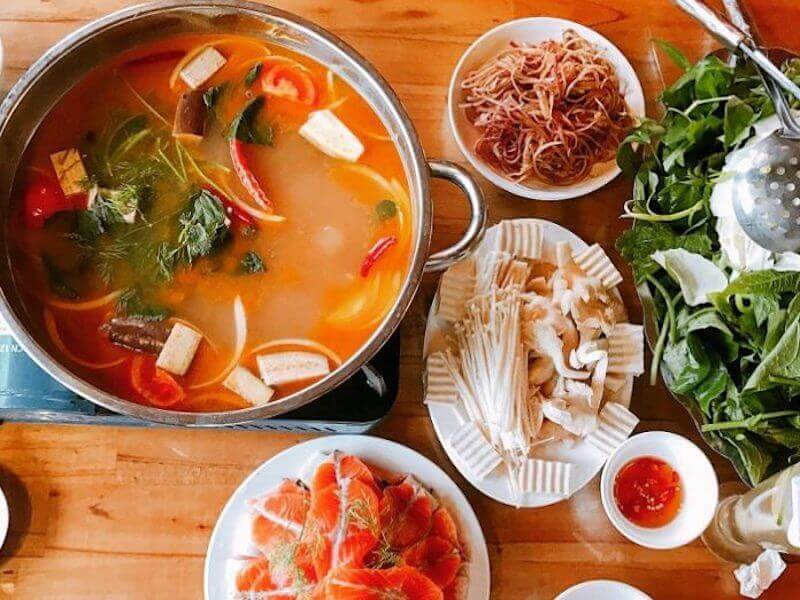 サパ名物のサーモン料理