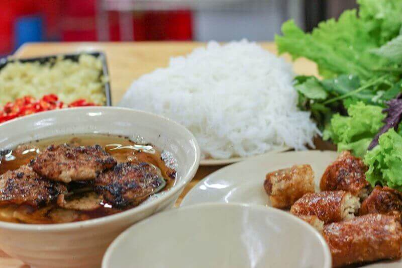 ハノイ名物のブンチャー