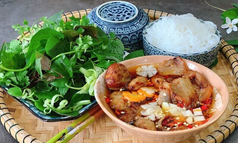 ハノイ名物のブンチャー