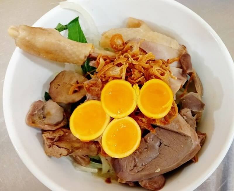 バインウオットロンガー（Bánh ướt lòng gà）