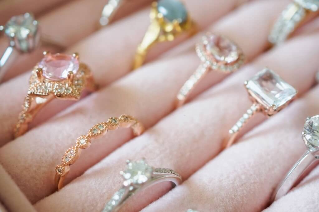 バレンタインギフト向けのアクセサリー
