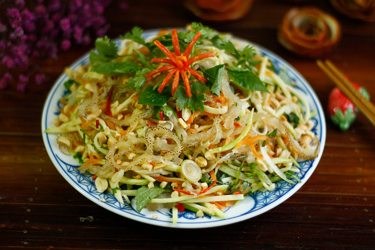 クラゲと野菜を和えたゴイスア