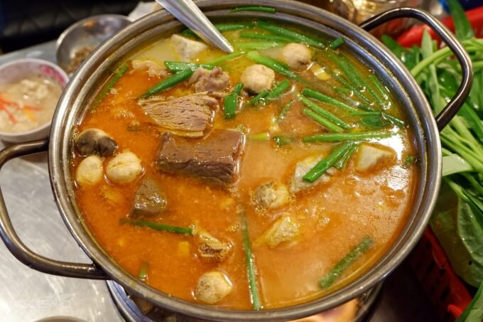 カントー名物のアヒルと発酵豆腐の鍋ラウヴィットナウチャオ