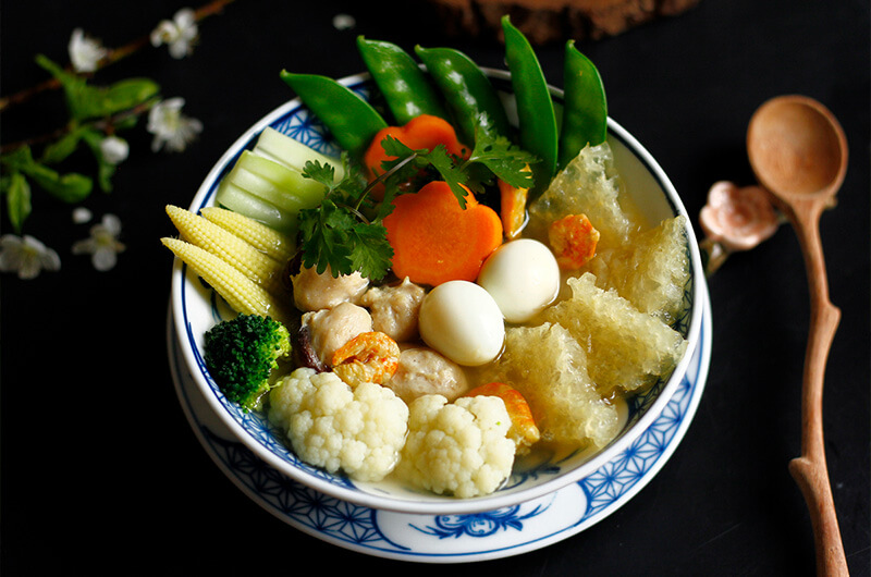 乾燥豚皮と野菜を使ったCanh b&oacute;ng thả