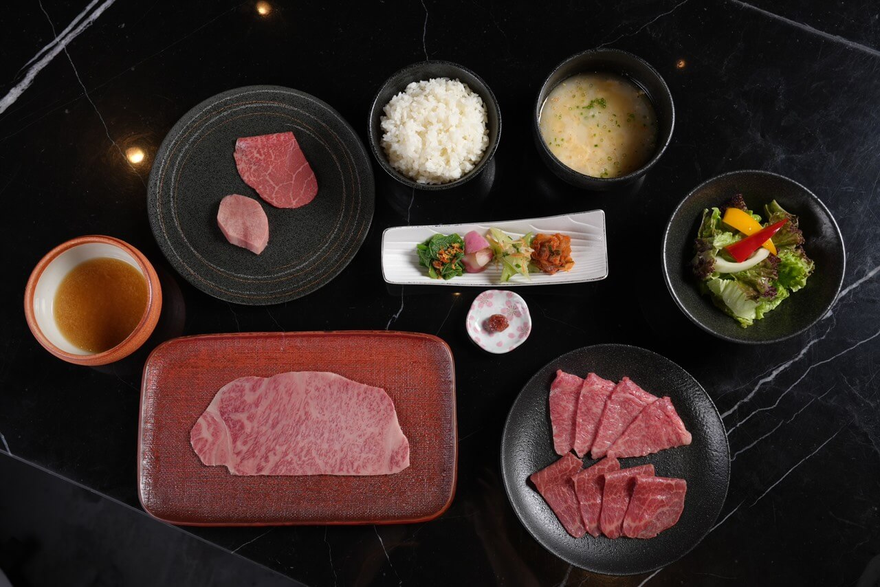 矢澤ハノイ・ランチ：矢澤焼きセット（120万ドン）