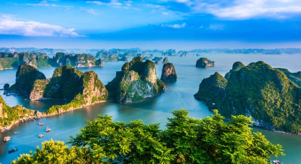 ハロン湾・カットバ群島の石灰岩の島々