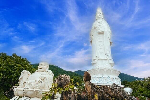 ソンチャ半島のリンウン寺とレディブッダ