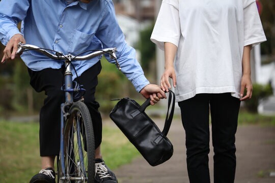 ベトナムの観光地でスリやひったくりに注意するイメージ