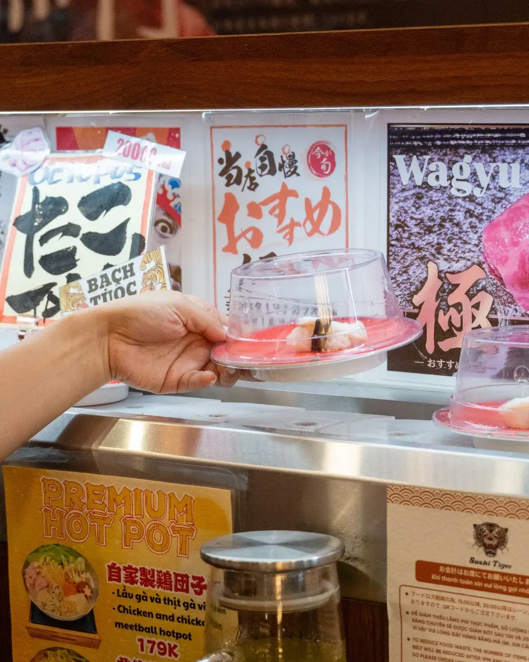 回転寿司タイガーハノイ店の寿司