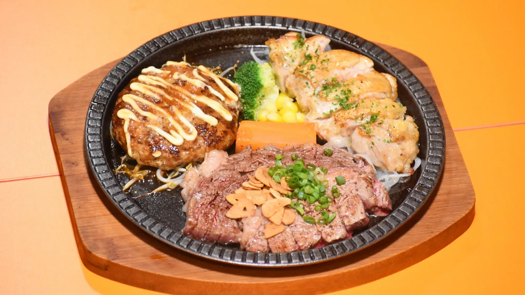 ハノイ・キンマーのステーキ＆ハンバーグ専門店「也-NARI-」