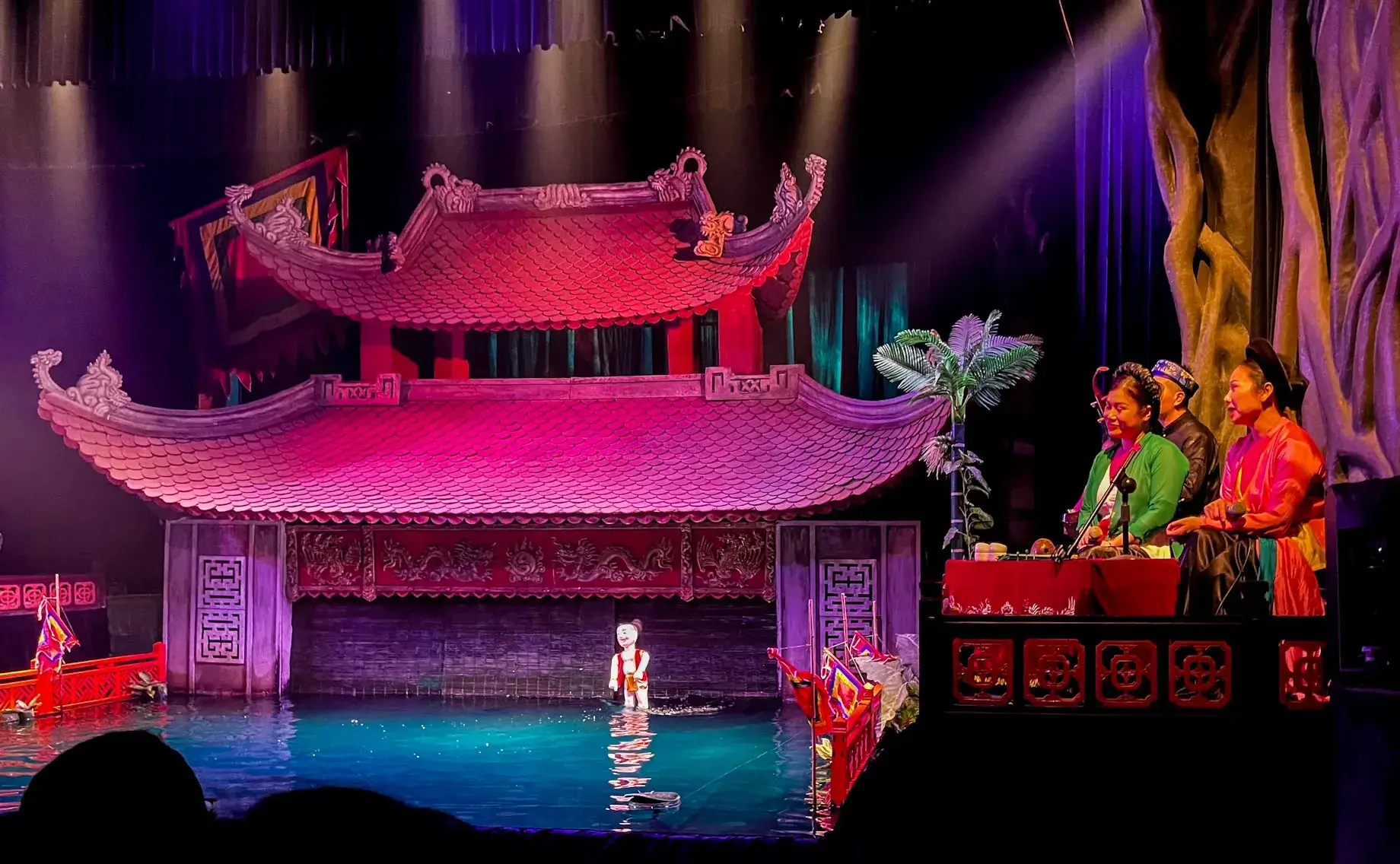 タンロン水上人形劇場で上演される水上人形劇
