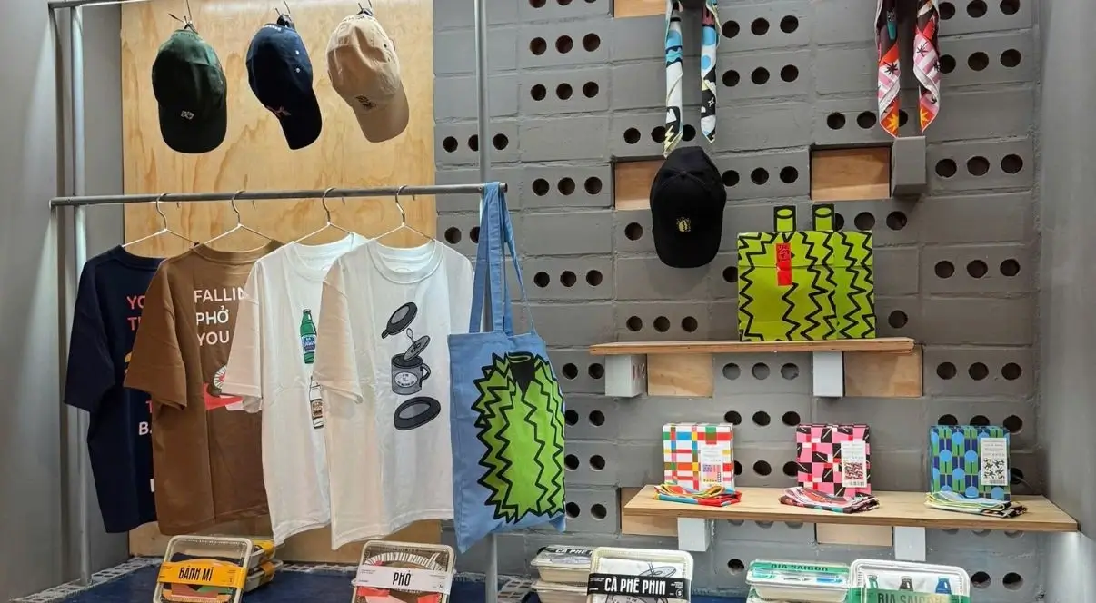 OHQUAO Souvenir Dept.の店内とベトナムデザイン雑貨