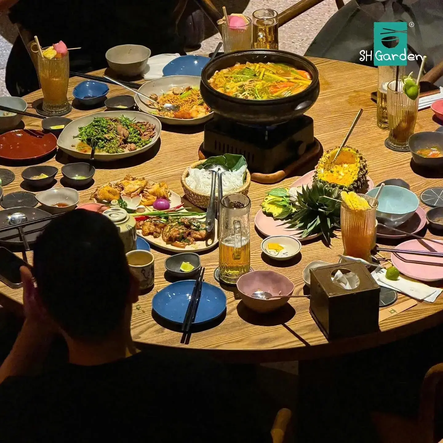 SH Gardenの料理と店内