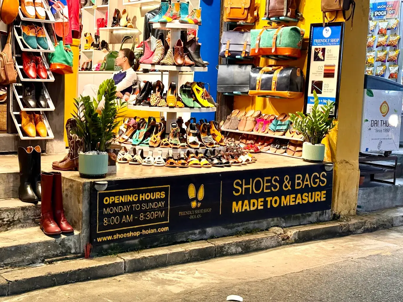 Friendly Shoe Shopで探せる革製品をイメージしたホイアンのバッグ